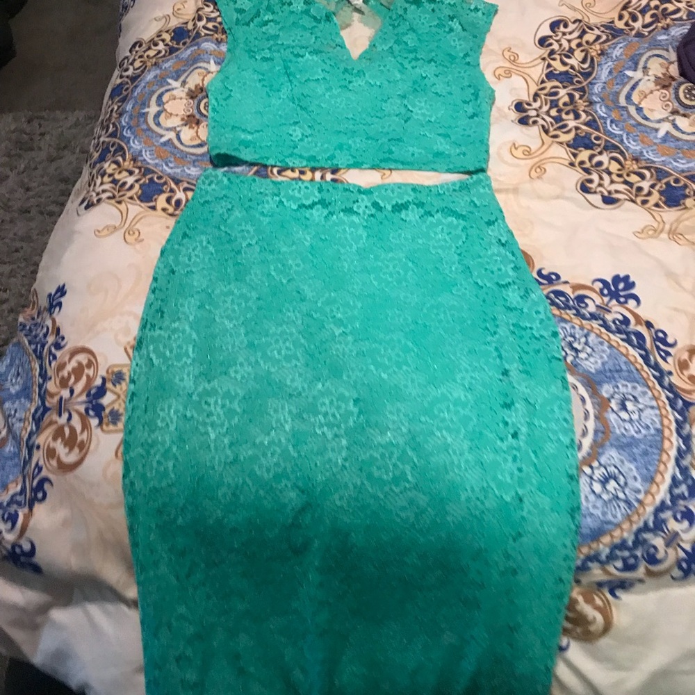 Two piece skirt and crop top